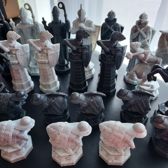 Harry Potter 2002 Wizard Chess Replacement Pieces 23 Pieces - Picture 4 of 5